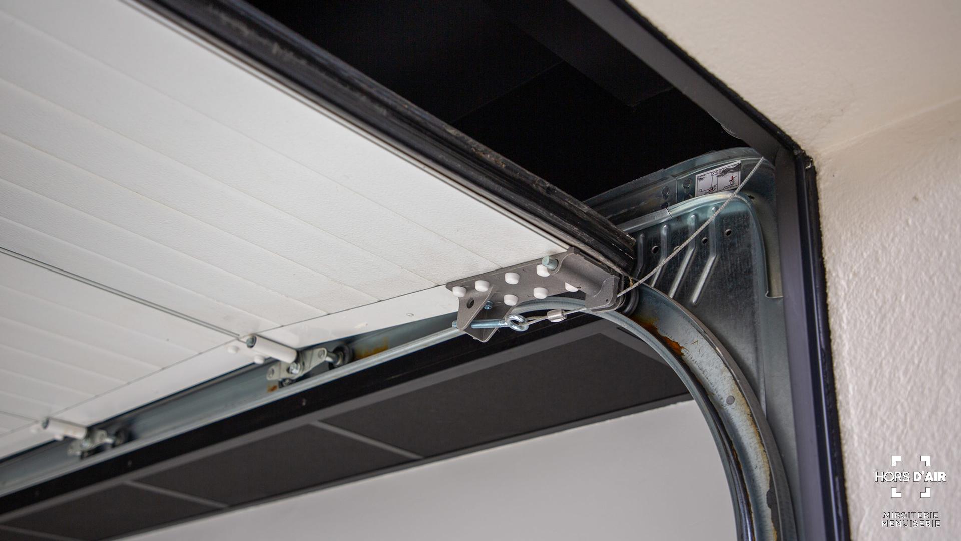 Menuiserie Hors d'Air Toulouse porte de garage aluminium